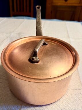 Mauviel 2 1/2 quart stainless lined copper Saucepan with Lid